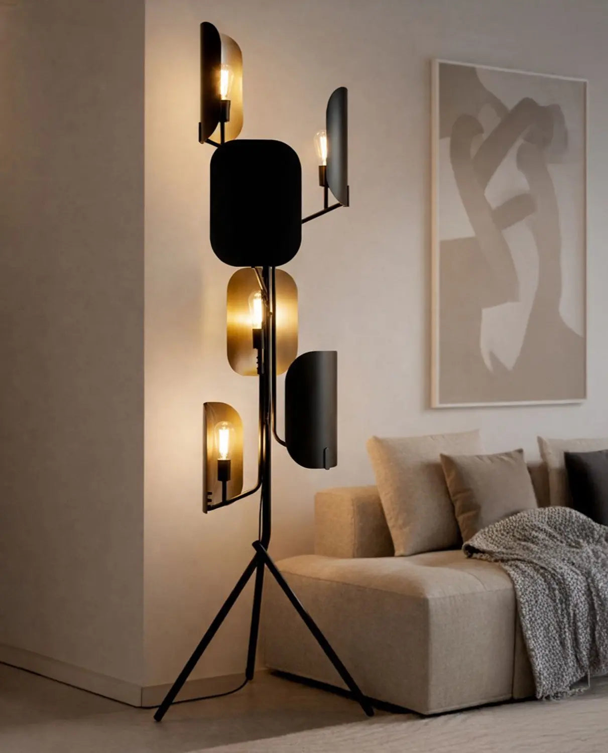 Lampe de plancher ZYRIC en noir mat et or peint — IFL2280B67BKG — Luminaire Expert