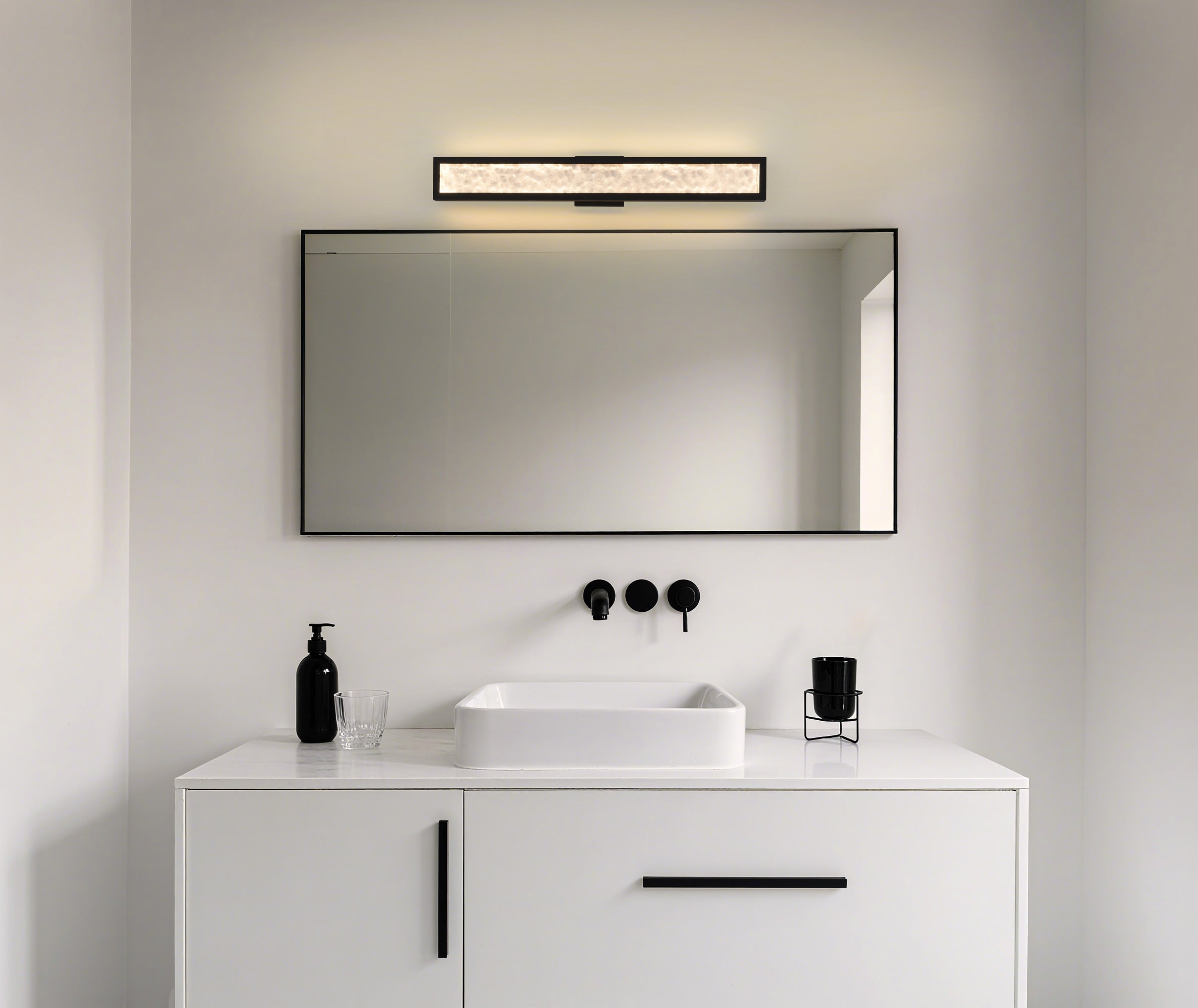 Applique murale COURTNEY en noir texturé — 207703A — Luminaire Expert
