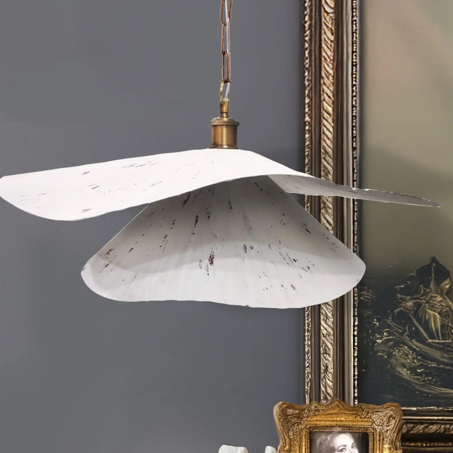 Suspension RAVI en laiton antique et blanc vieilli — IPL2246B01WA — Luminaire Expert